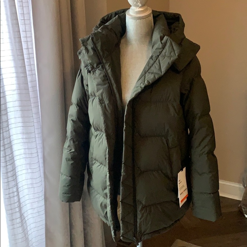 Lululemon Wunder Puff Mid Length Jacket Size 4 NWT